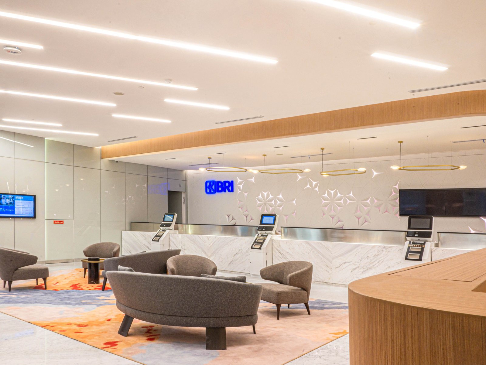 Kelebihan Desain Interior Banking Hall Baru – Wajah Baru Perbankan Indonesia: Transformasi Desain Interior Banking Hall oleh Alien Design
