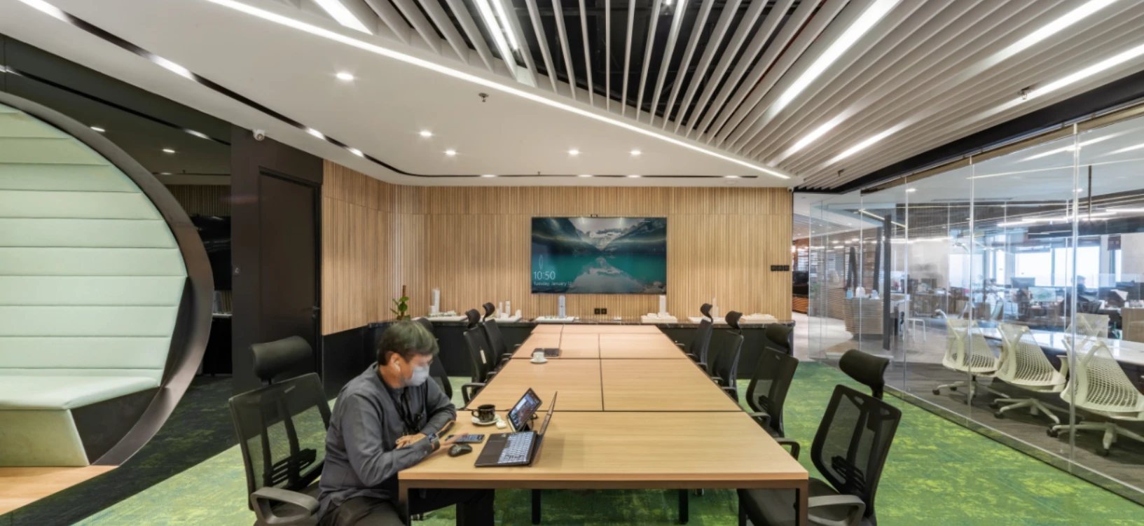 2. Desain Ergonomis: Kesejahteraan Karyawan di Setiap Detail – 5 Desain Kantor Terbaik untuk Membangun Budaya Kerja Unggul