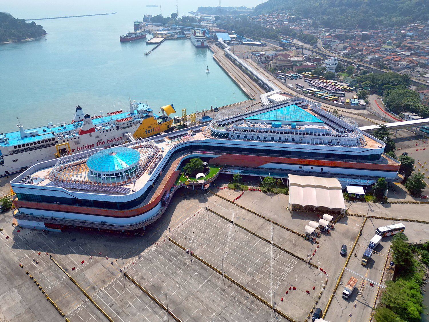 Tentang Terminal Eksekutif Pelabuhan Merak – Alien Design Consultant Raih Penghargaan IndoBuildTech Architecture Prize 2024