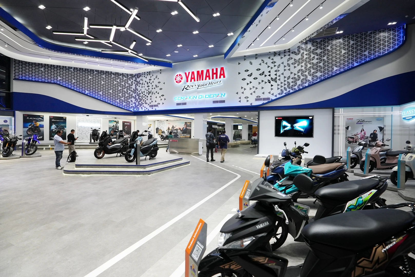 Desain Interior Showroom Yamaha Flagship dan Gesits oleh Alien Design Consultant: Menyatukan Estetika dan Fungsionalitas