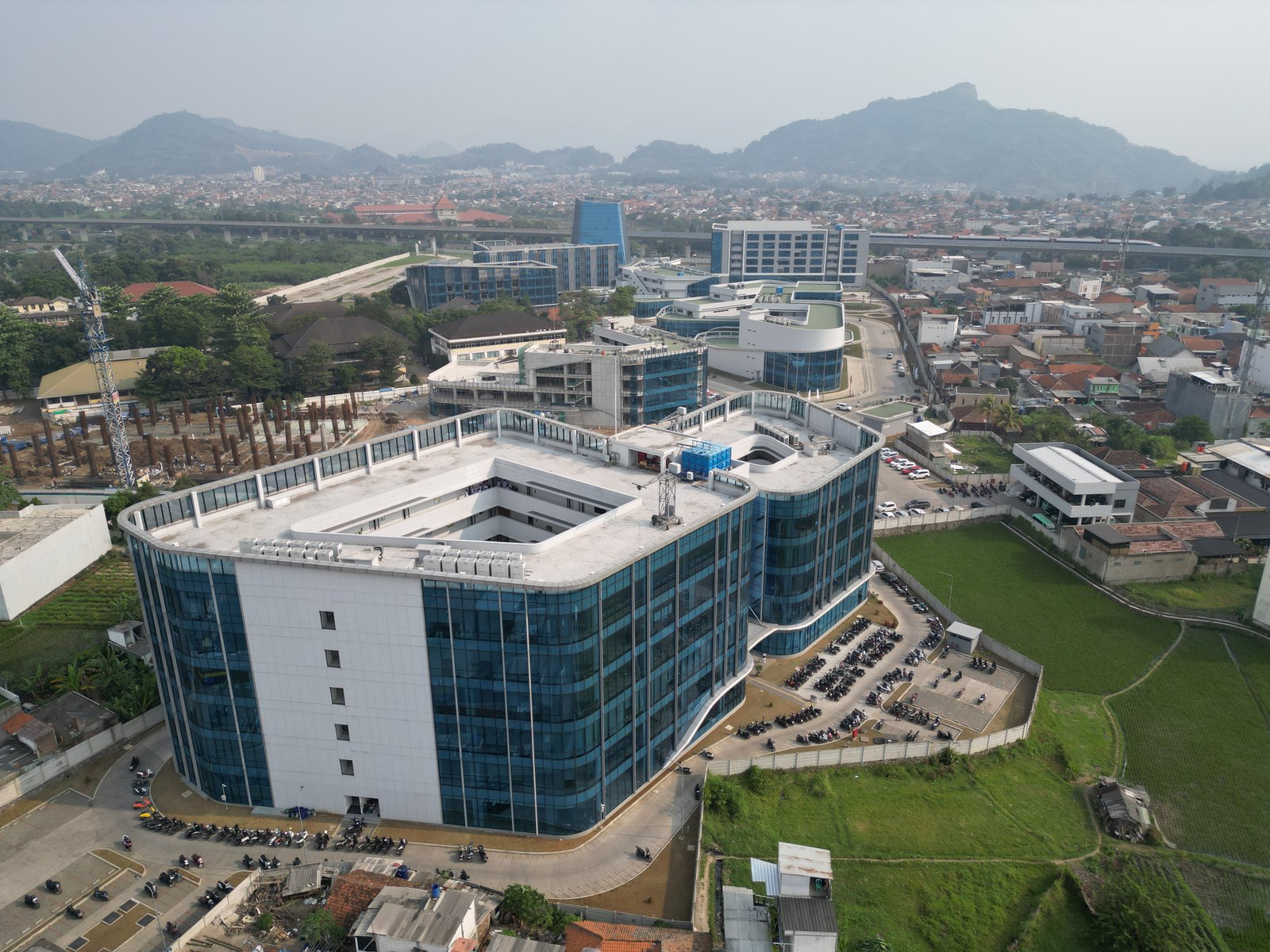 2. The New UNJANI: Karya Desain Alien Design Consultant – Peresmian Gedung Auditorium UNJANI: Fasilitas Baru untuk Smart Military University