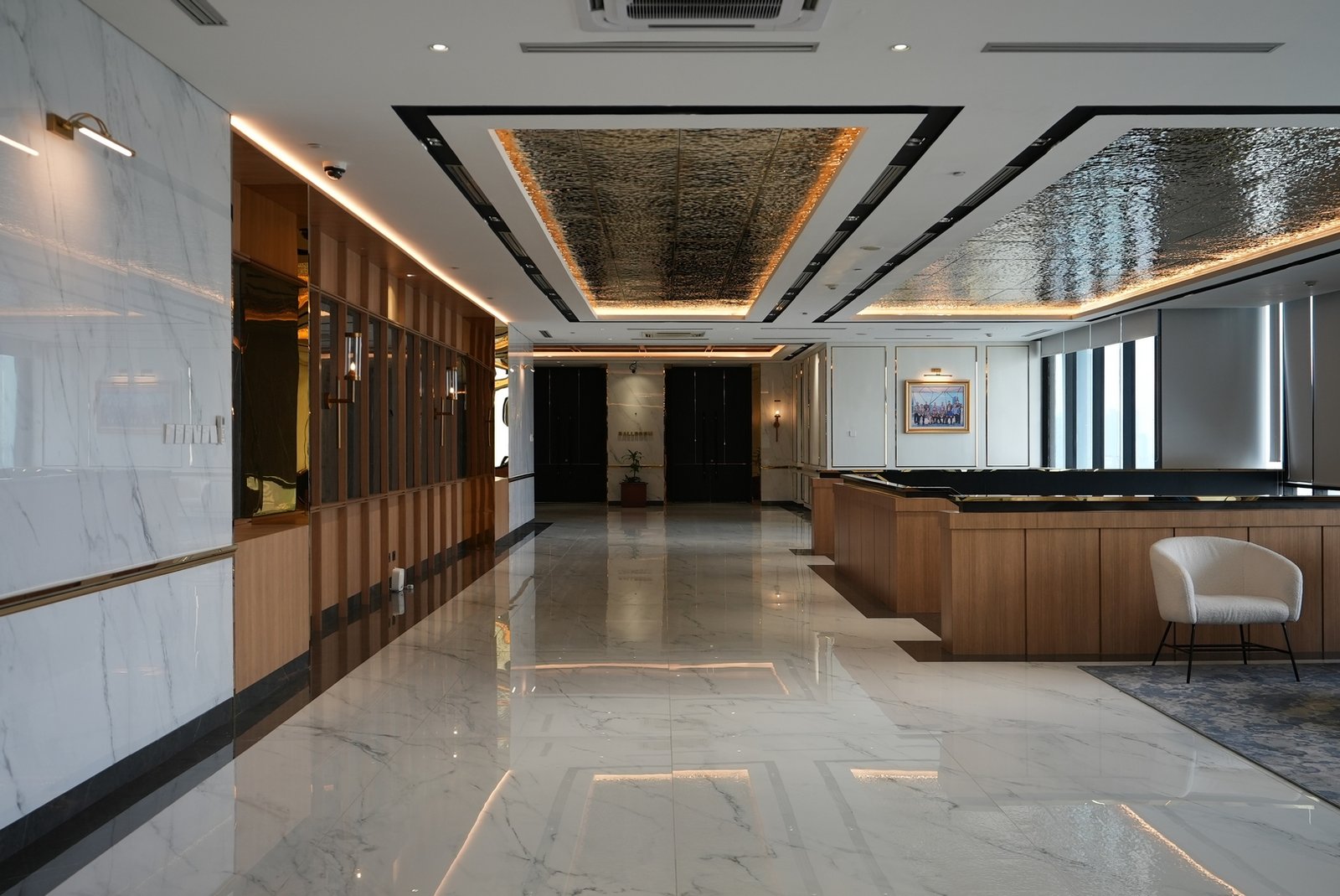 Desain Interior Pre-Functional Area Menara BTN: Elegansi dan Kenyamanan