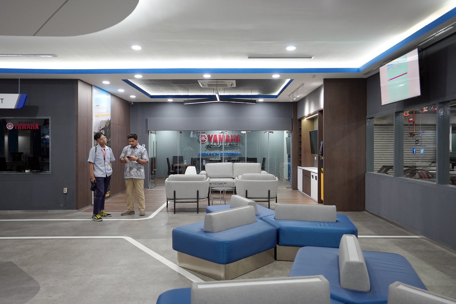Yamaha Flagship Shop Jakarta: Showroom Yamaha Premium Pertama di Indonesia Karya Alien Design Consultant