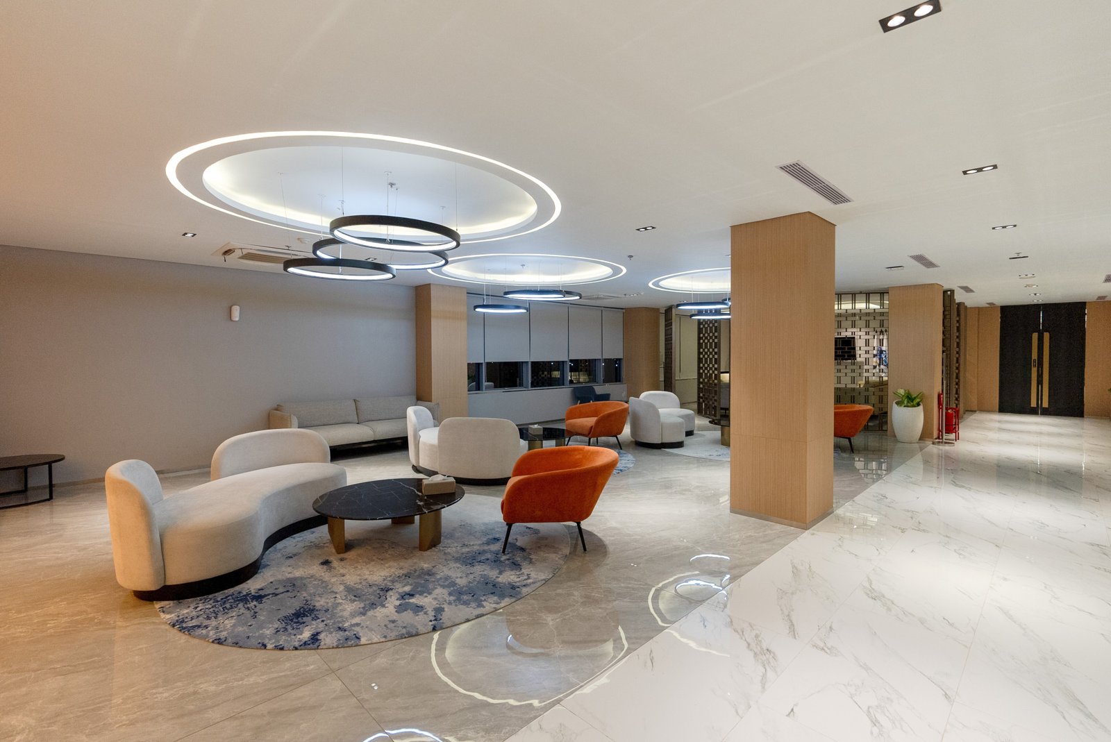 Warna Cerah yang Menyegarkan – Ruang Santai Berkelas: Intip Desain Interior Lounge Biro Klasifikasi Indonesia