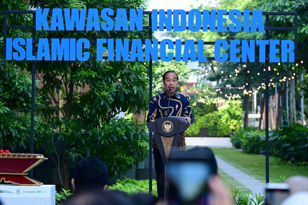 Presiden Joko Widodo meresmikan Kawan Islamic Financial Center (IIFC)