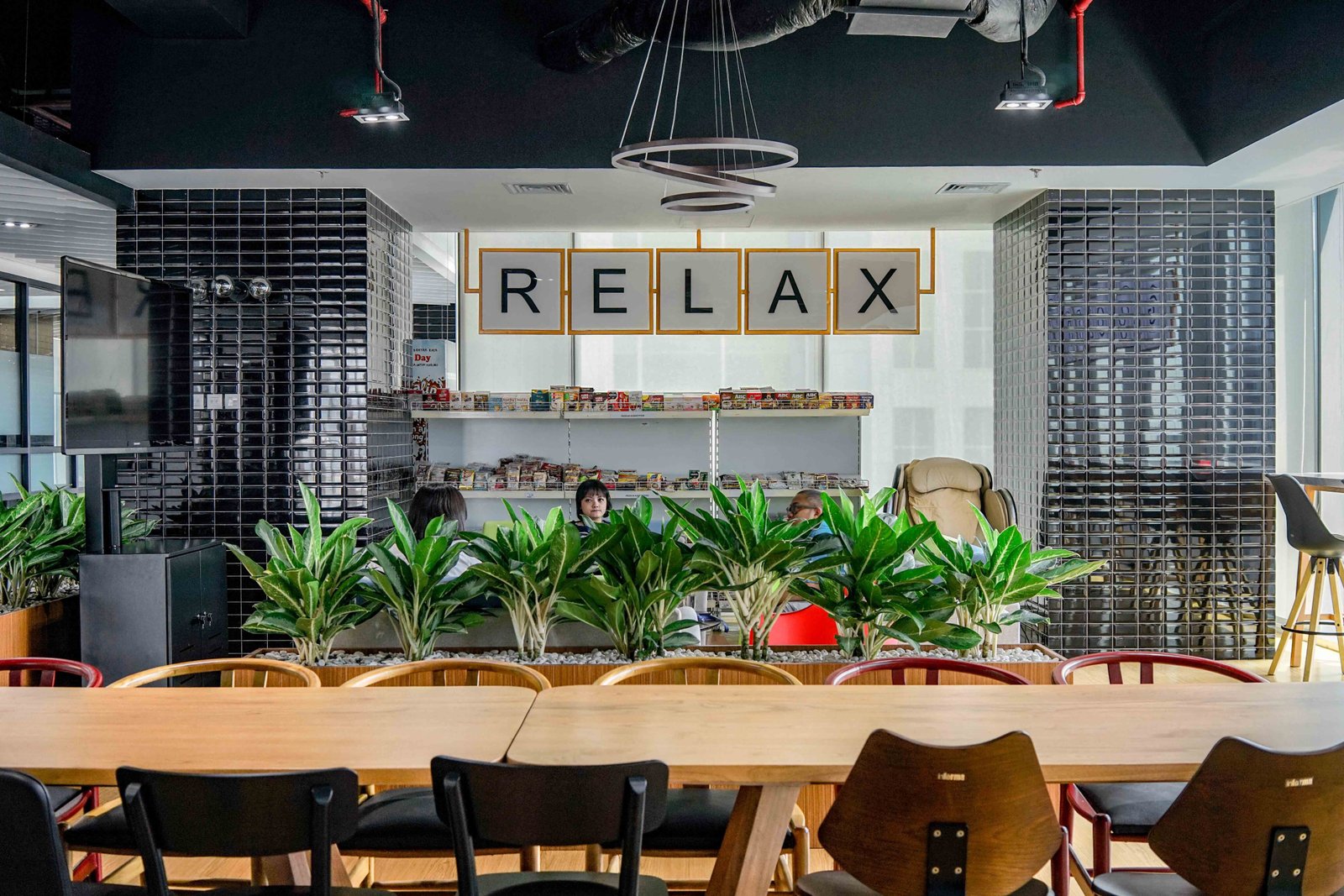 3. Gaya Kontemporer Dinamis – 5 Gaya Desain Interior yang Cocok untuk Start-up