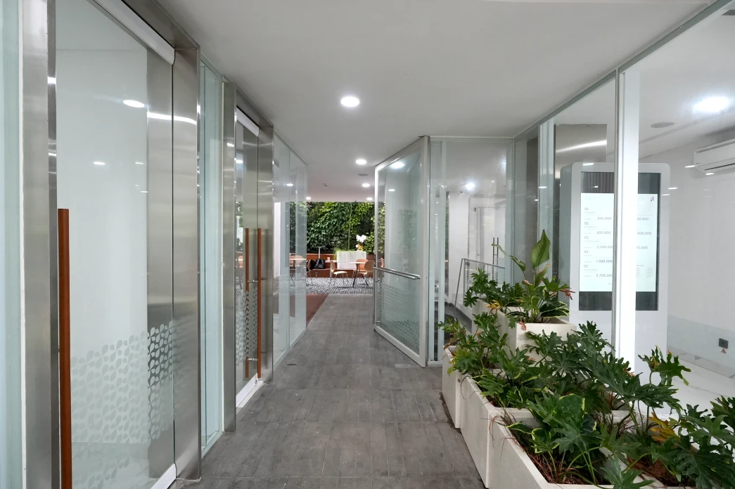 Basement: Area Pendukung dan Servis Klinik – Arsitektur Klinik Tivaza Jakarta: Modern Tropis dengan Sentuhan Jengki