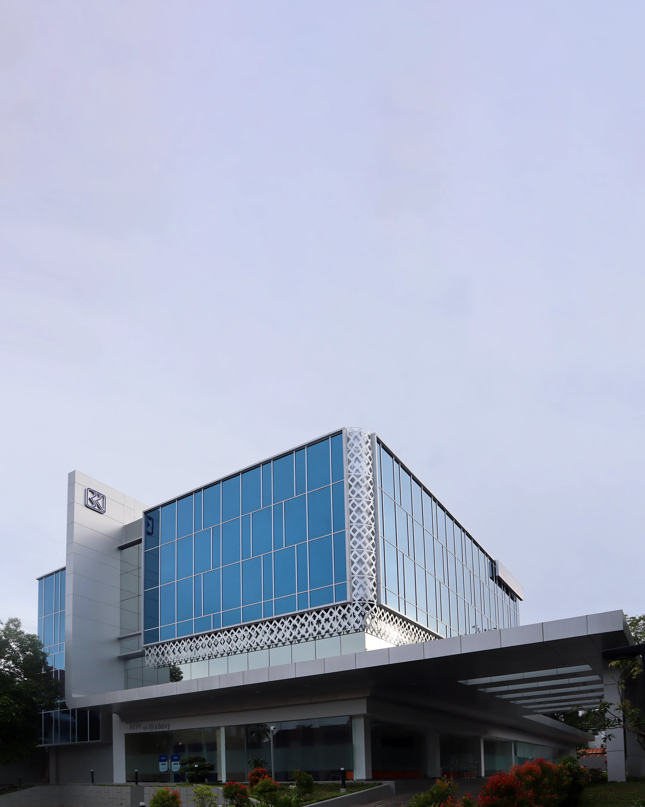 Arsitektur Gedung BRI Kantor Cabang Parepare: Transformasi Modern dalam Harmoni Ruang