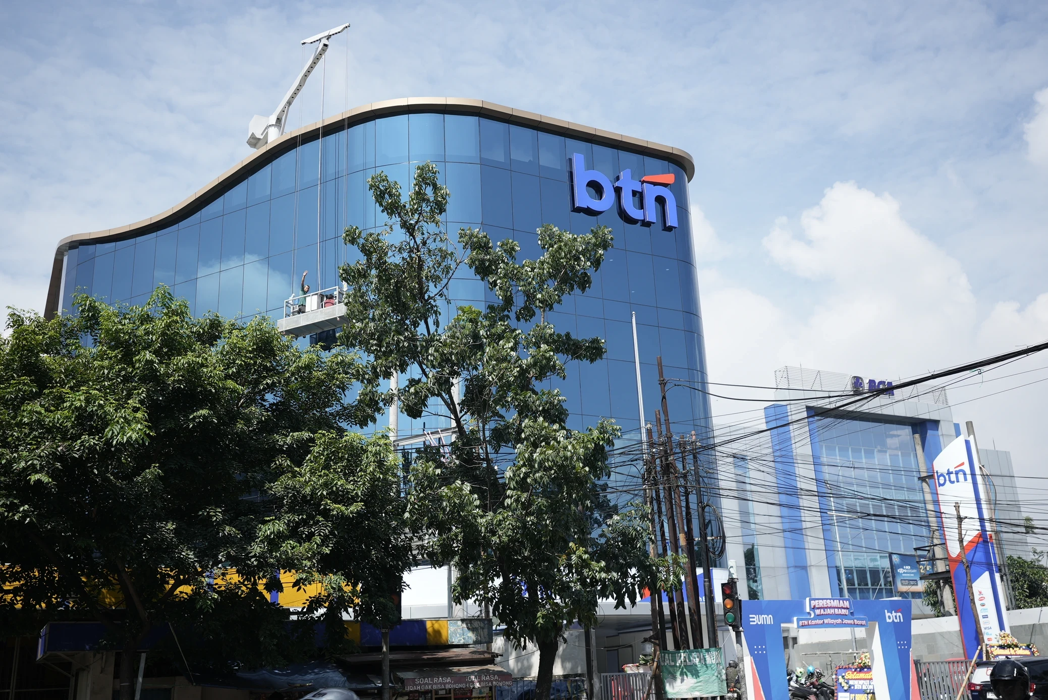 Glass Facade: Enhancing Aesthetics and Energy Efficiency – The Architectural Journey of Bank BTN Buah Batu Building: From Concept to