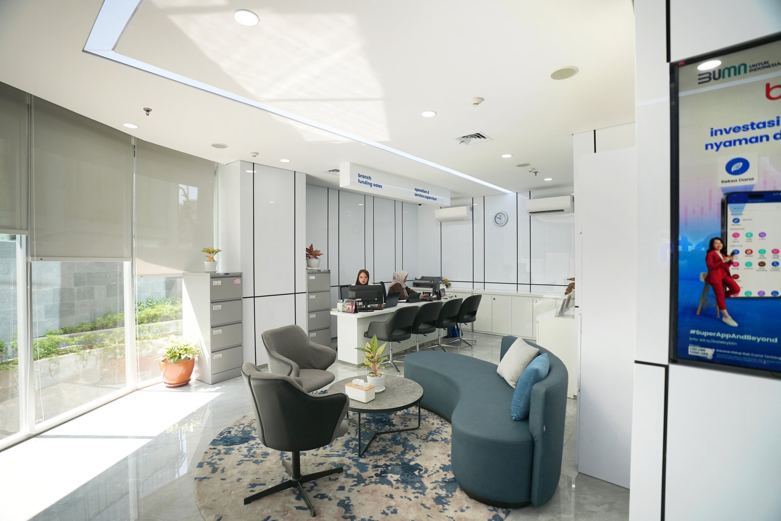Konsep Interior yang Mengutamakan Kenyamanan dan Efisiensi – Transformasi Interior Bank BTN Buah Batu Bandung: Desain Modern yang Fungsional