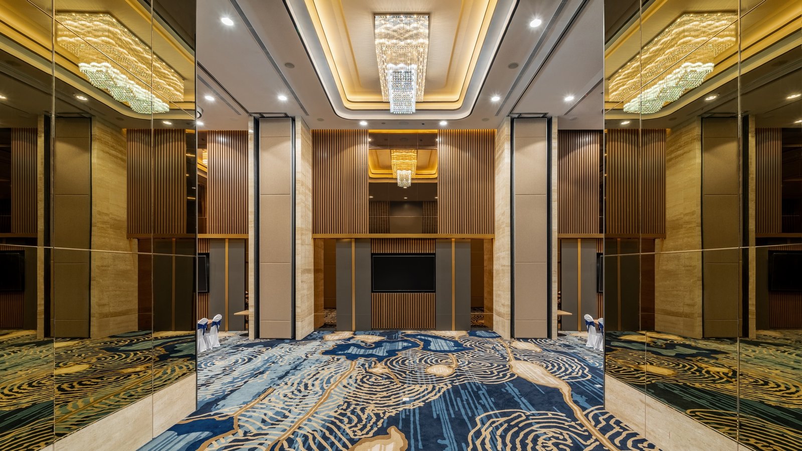 Ballroom Maritim Tower: Desain Interior Gaya Oceanic Modern