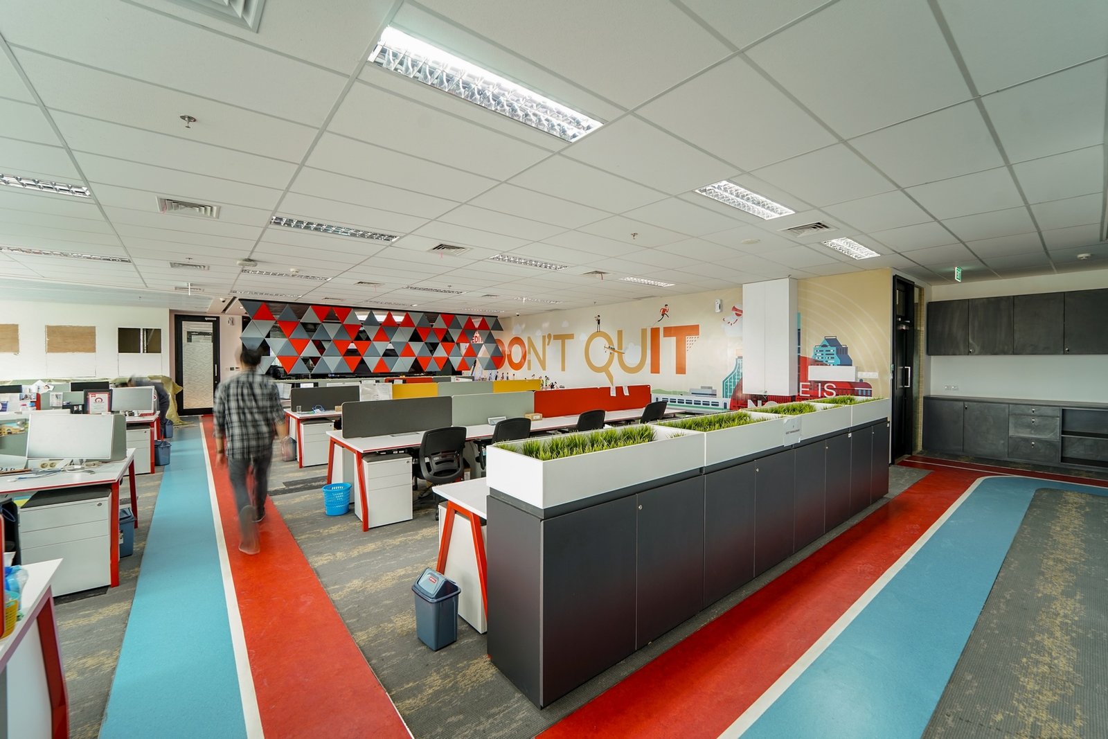 Ruang Kerja Terbuka yang Fleksibel – Membedah Desain Interior Kantor Home Credit Indonesia
