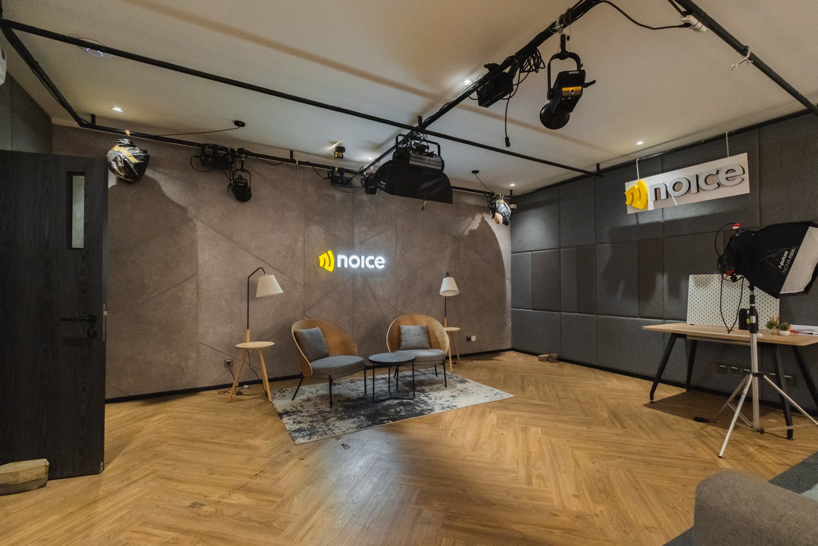 Studio Audio: Ketika Fungsi dan Estetika Menyatu – Merancang Studio Audio yang Estetis dan Akustik: Desain Interior Office Noice Space
