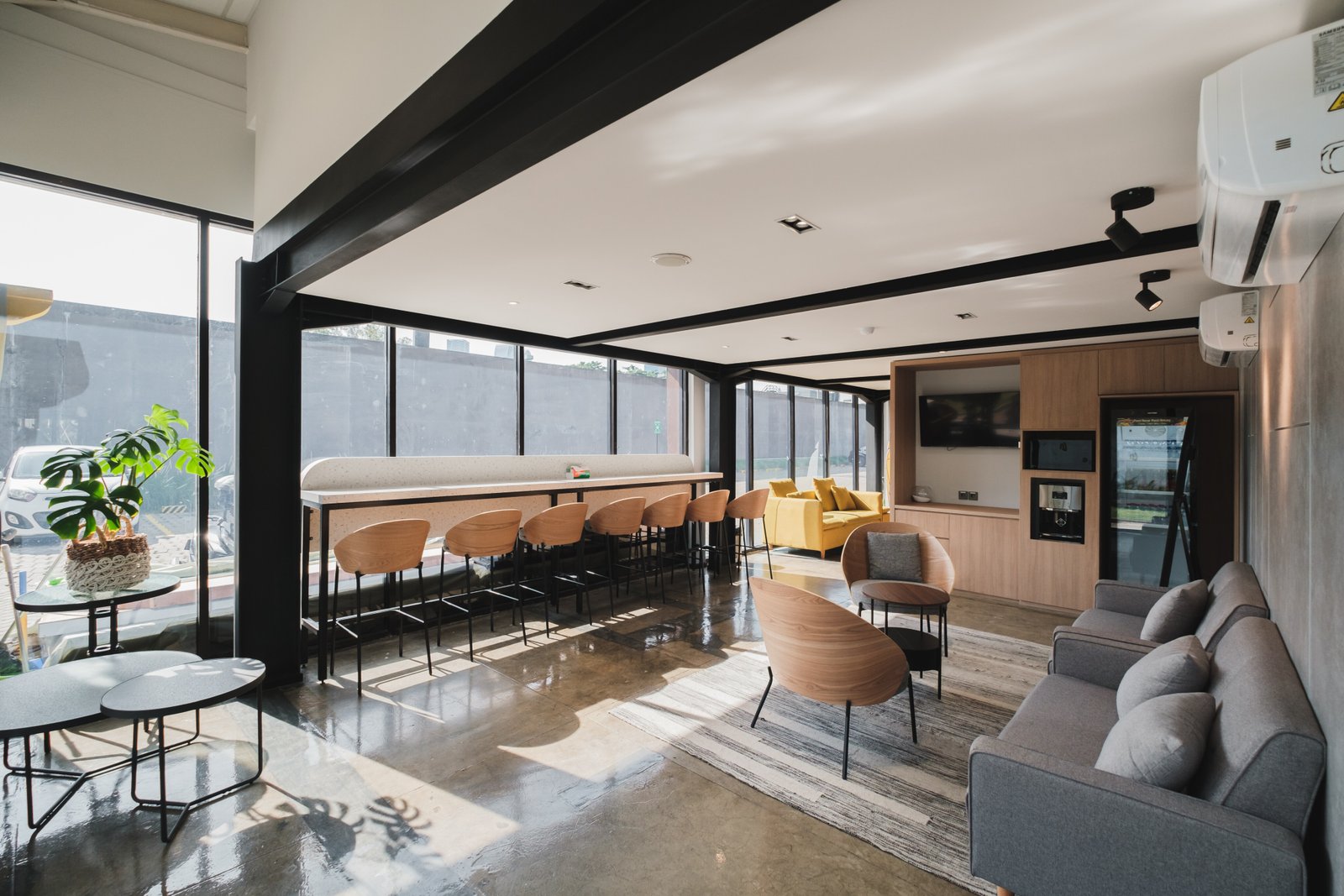 Ruang Pendukung untuk Kreativitas – Merancang Studio Audio yang Estetis dan Akustik: Desain Interior Office Noice Space