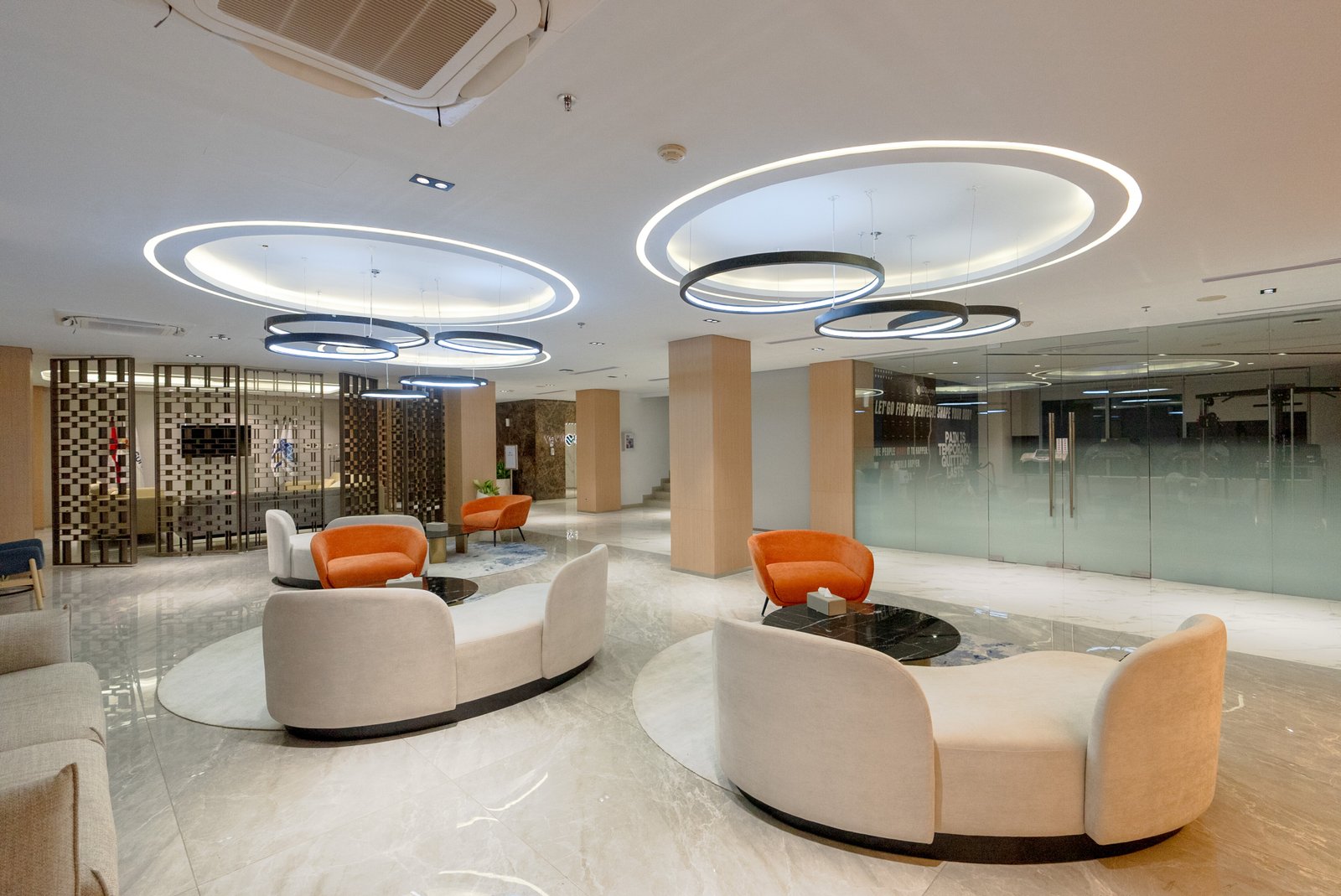 Ruang Tunggu yang Nyaman untuk Semua Orang: Desain lounge kantor BKI oleh Alien DC