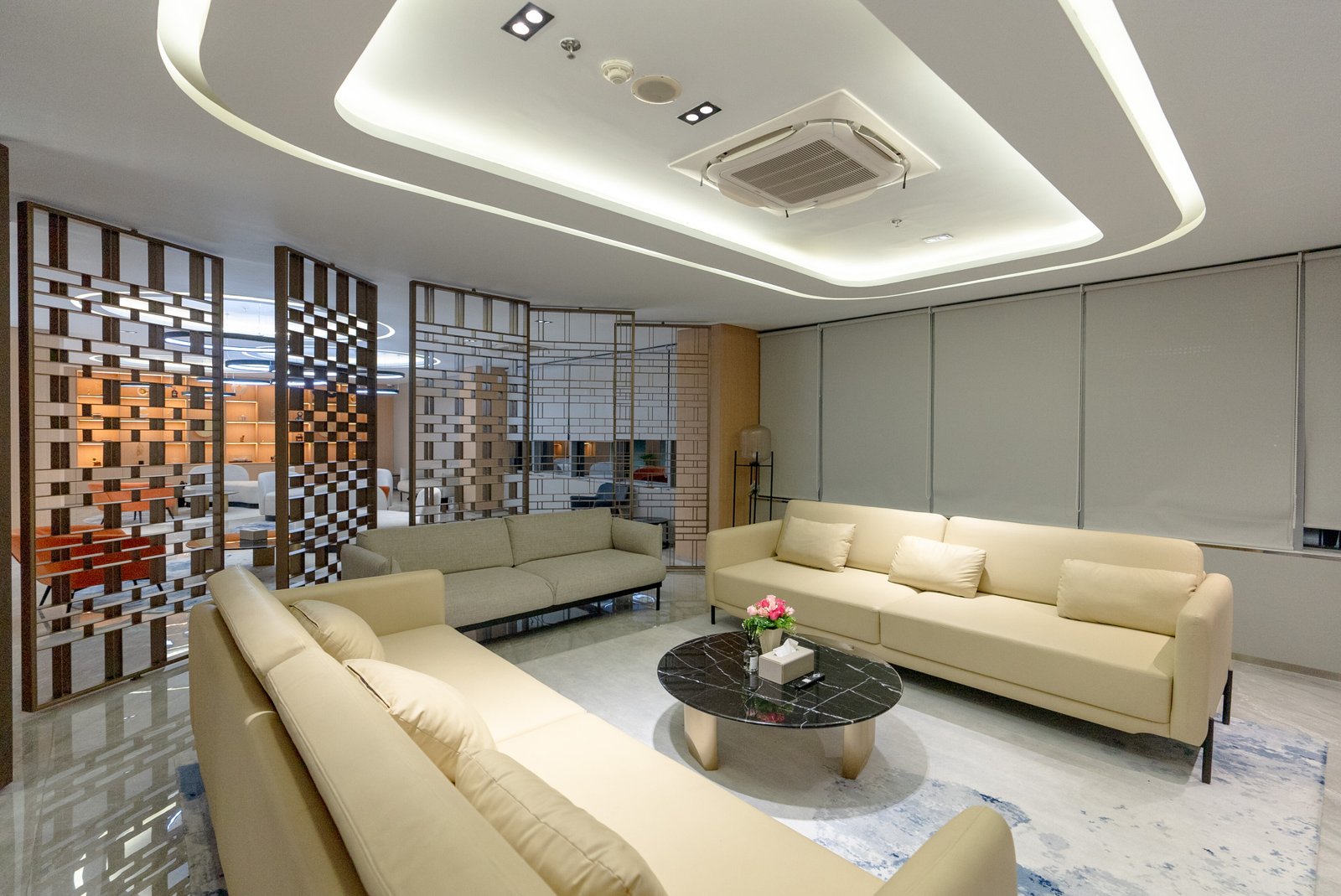 Ruang Tunggu yang Nyaman untuk Semua Orang: Desain lounge kantor BKI oleh Alien DC
