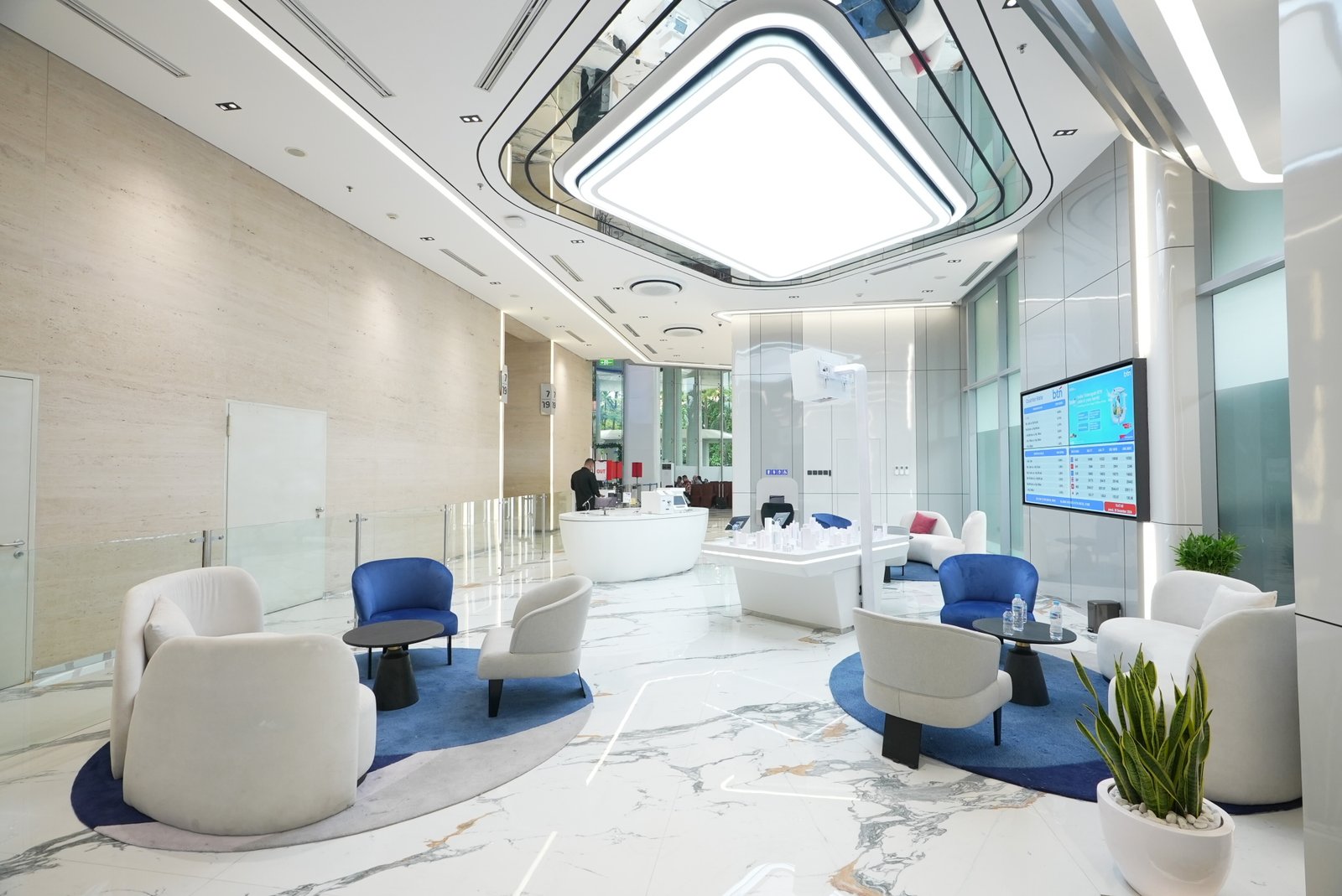 Ruang yang Bercerita tentang Masa Depan – Menilik Masa Depan yang Hadir Hari Ini: Desain Interior Bank BTN Medialand