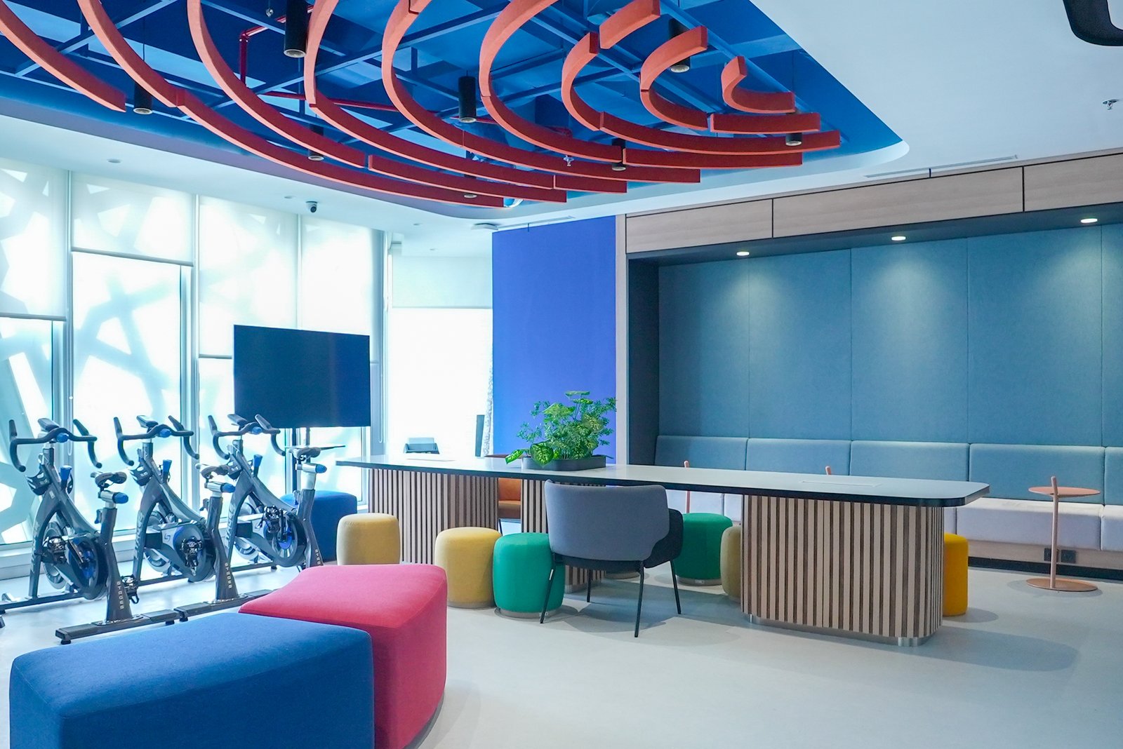 Wellness Corner: Ruang Pemulihan di Tengah Kantor – Mengintip Desain Interior BSI Tower: Dari Konsep ke Eksekusi Strategis