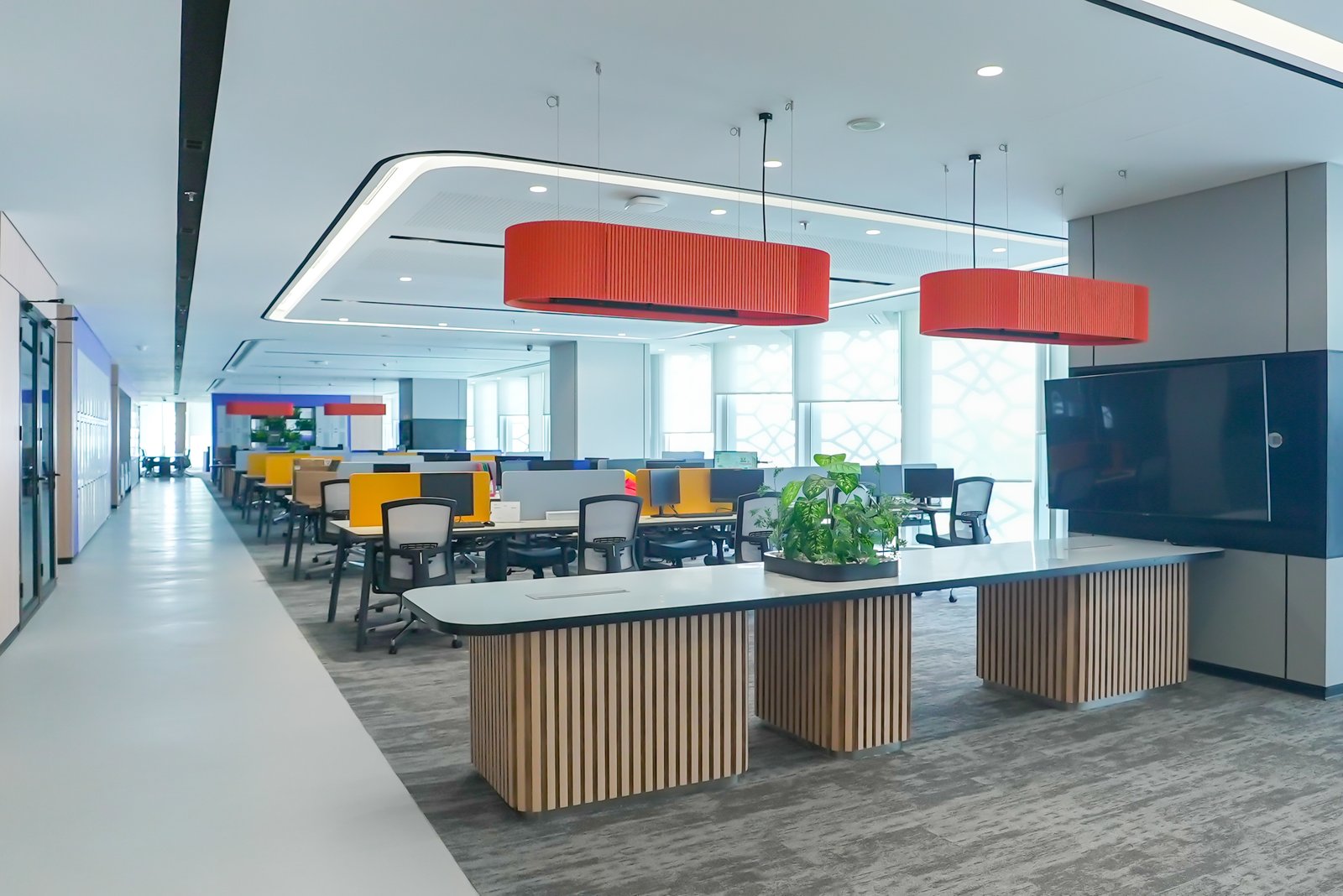 Open Workspace: Ritme Visual dalam Ruang Luas – Mengintip Desain Interior BSI Tower: Dari Konsep ke Eksekusi Strategis