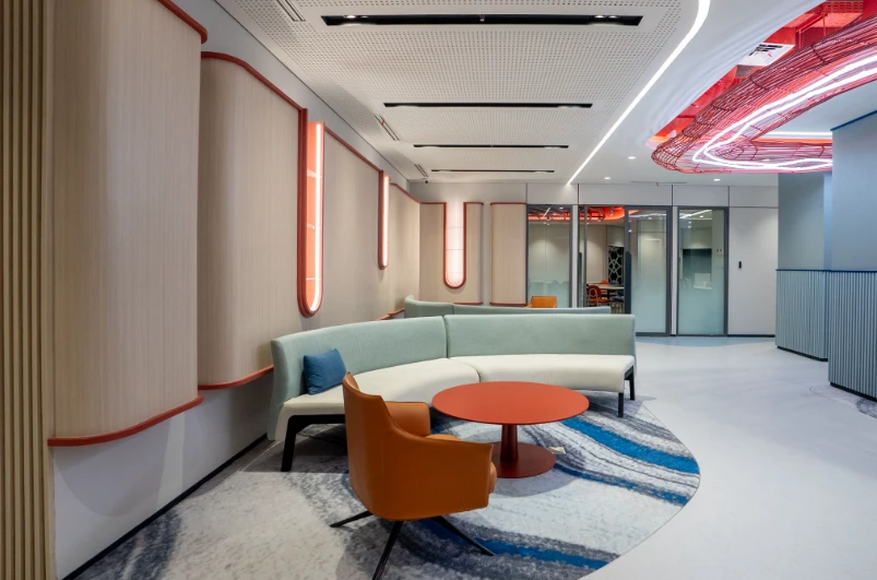 Materialitas yang Menguatkan Narasi – Interior BSI Tower: Reception, Lounge & Amphitheater Area