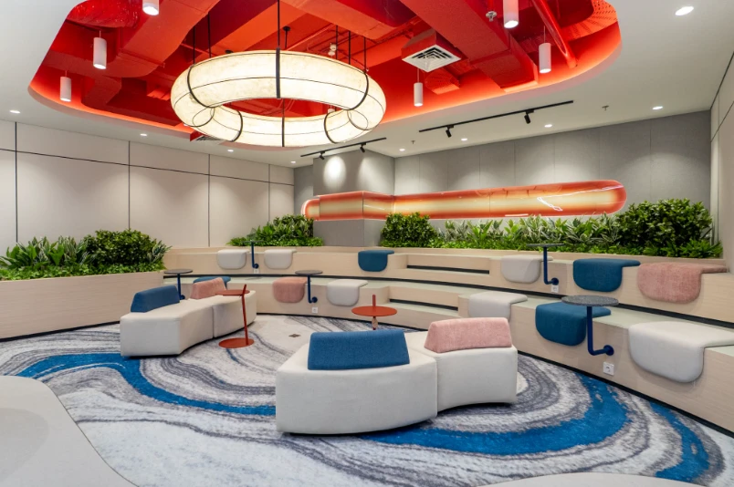 Ruang Untuk Koneksi dan Kolaborasi – Interior BSI Tower: Reception, Lounge & Amphitheater Area