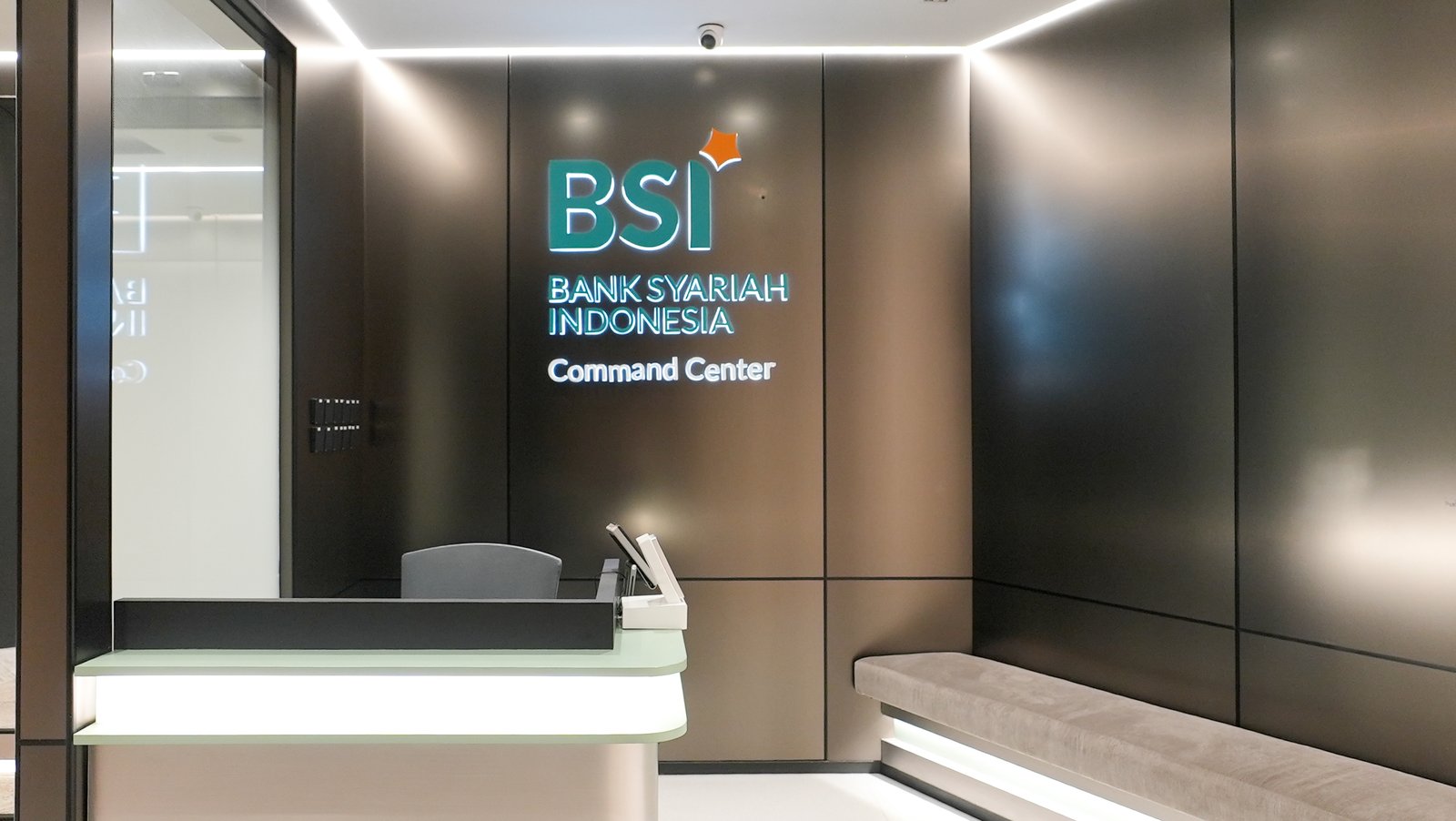 Command Center Lobby – BSI Command Center: Transformasi Interior Ruang Kerja Syariah Berbasis Teknologi