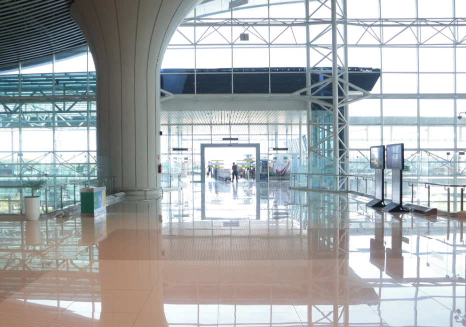 Bandara sebagai Ruang Perjalanan – Mengenal Desain Interior Bandara Sultan Hasanuddin: Terinspirasi Kapal Pinisi
