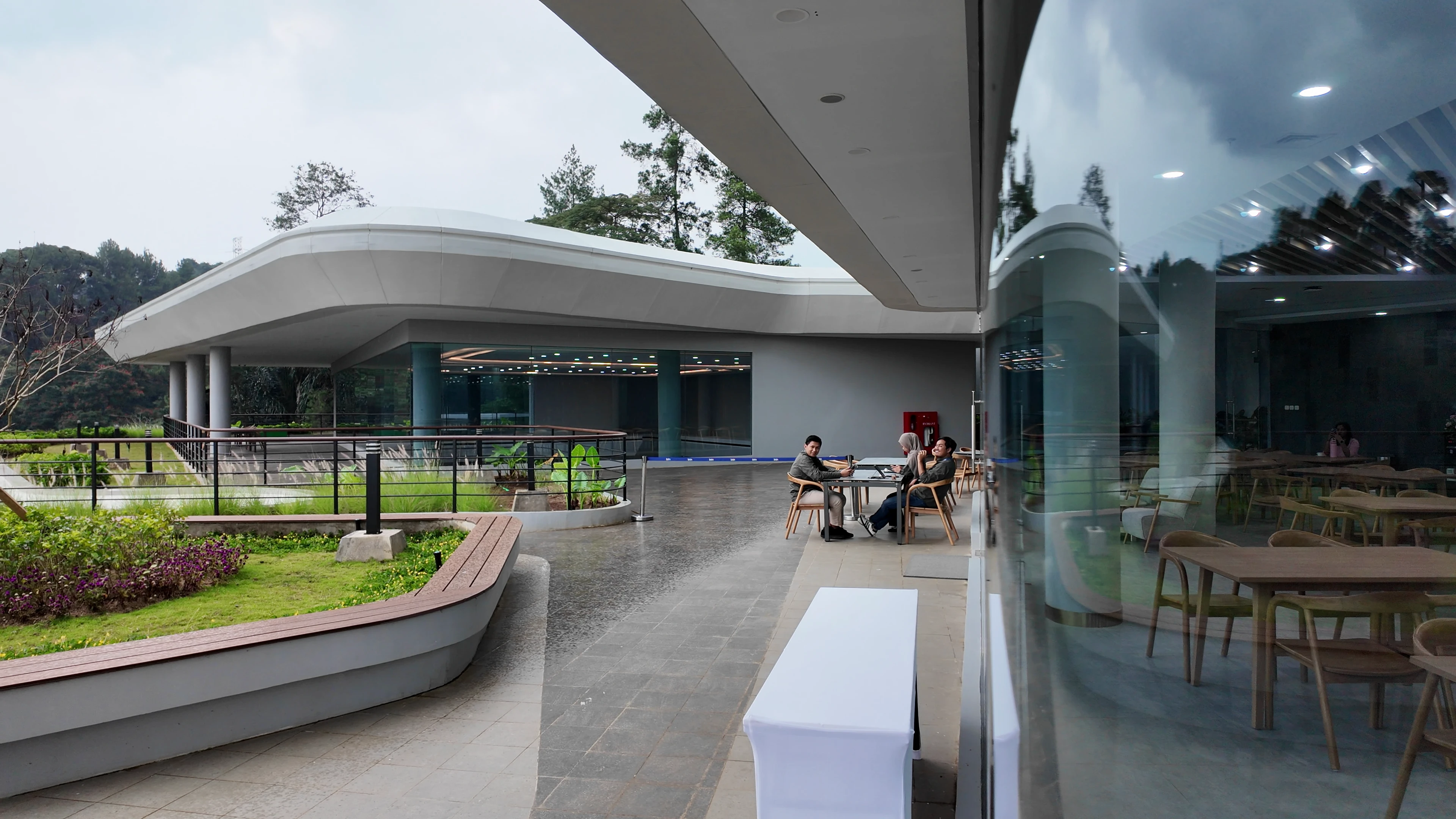 Arsitektur & Interior: Experience yang Menyeluruh – BTN Eco Park Dago Diresmikan: Learning Center Masa Depan Karya Alien Design Consultant