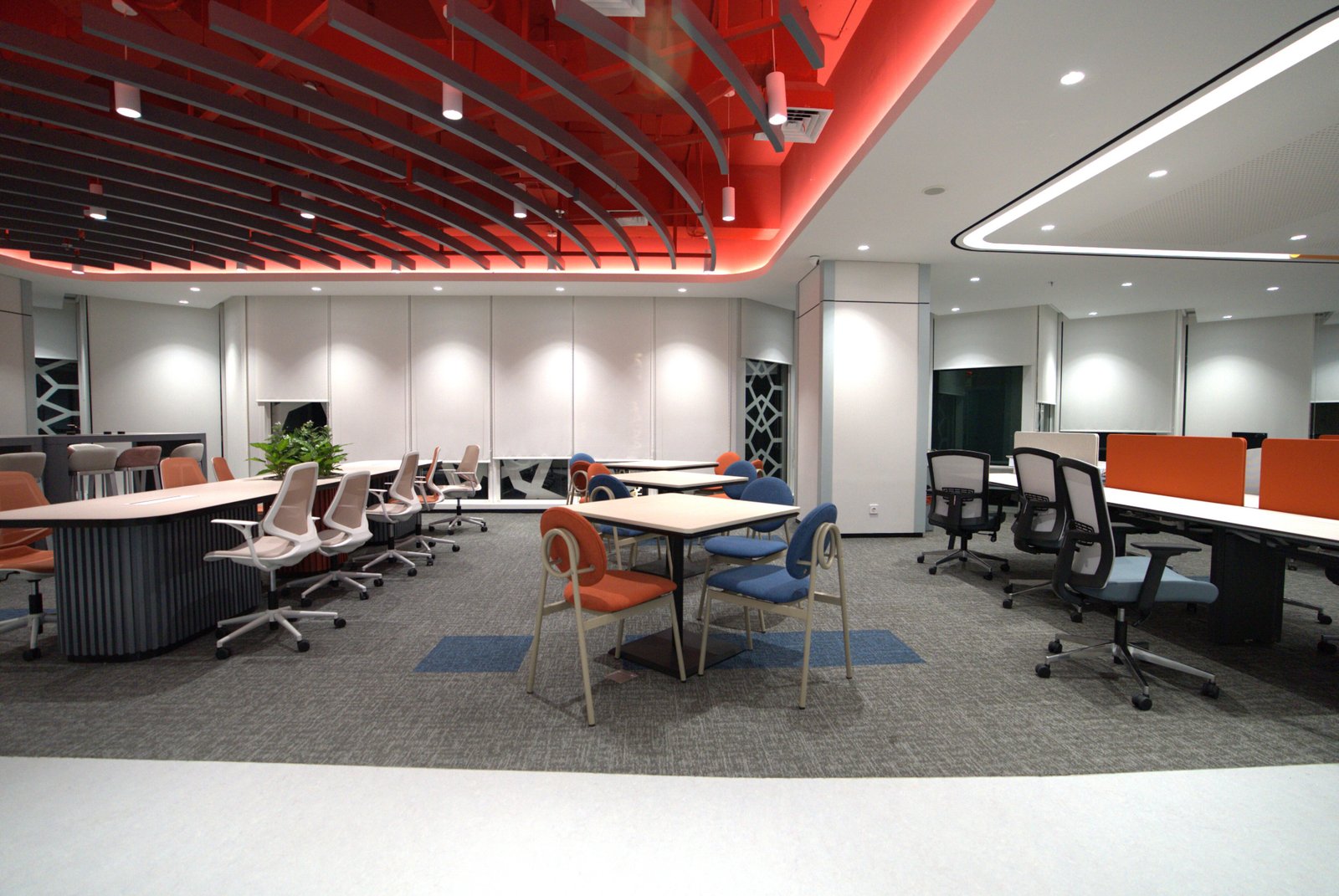 Konsep Interior Kantor IT dengan Sentuhan Futuristik dan Energik – Desain Interior Kantor BSI Tower Lantai 22 & 23: Konsep Workspace Modern