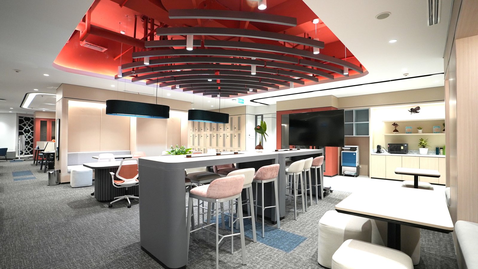 Konsep Interior Kantor IT dengan Sentuhan Futuristik dan Energik – Desain Interior Kantor BSI Tower Lantai 22 & 23: Konsep Workspace Modern