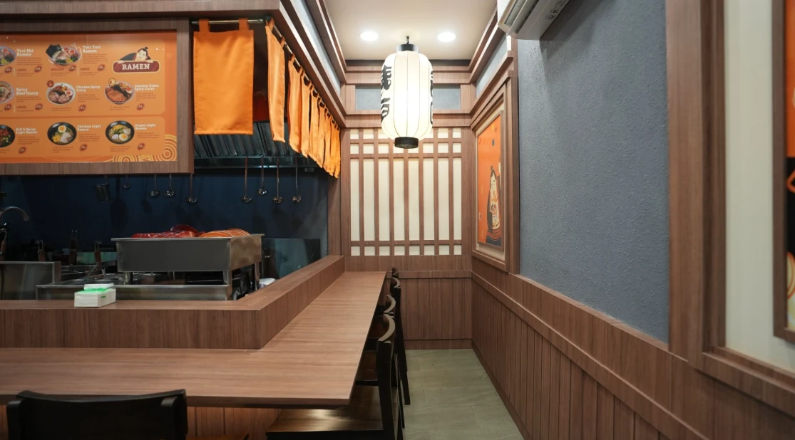 Memanfaatkan Counter Seating untuk Efisiensi Maksimal – Ketika Setiap Meter Persegi Berharga: Strategi Interior untuk Restoran Berukuran