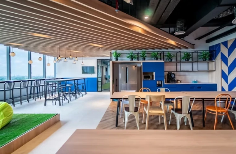 Cahaya Alami: Elemen Paling Sering Diabaikan – Biophilic Design untuk Interior Kantor: Bukan Hanya Soal Tanaman