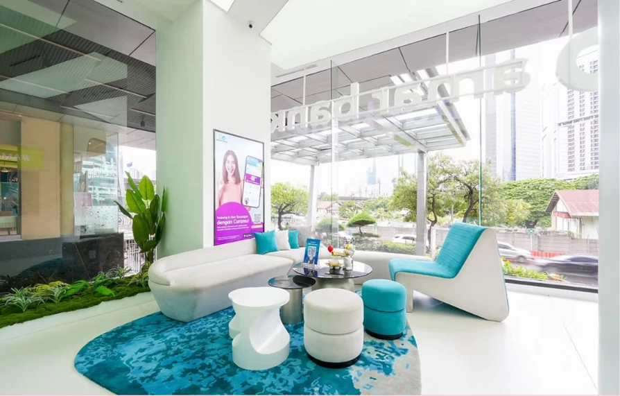 4. Zona Layanan & Konsultasi Nasabah (Customer Service) – Anatomi Banking Hall Modern: 6 Zona dari Teller sampai Digital Corner