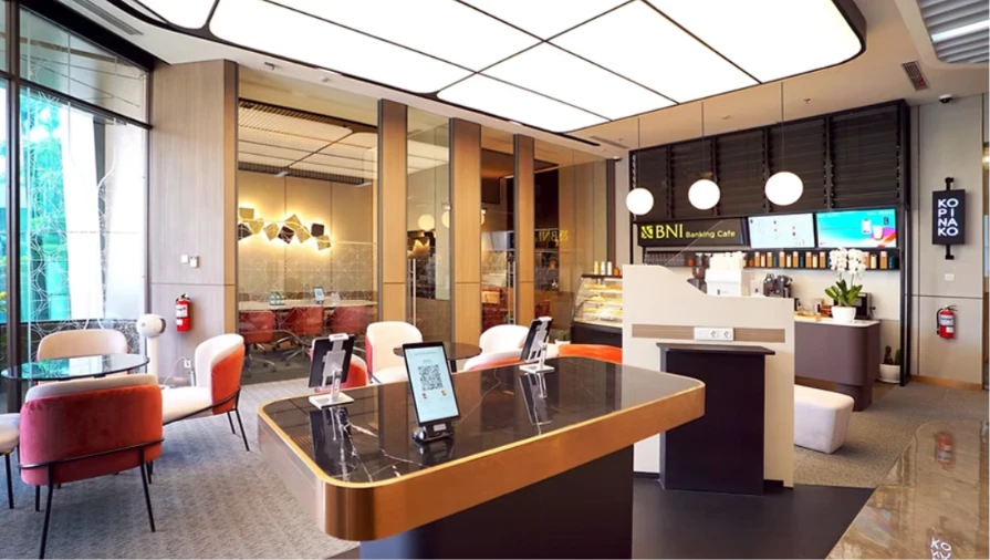 4. Zona Layanan & Konsultasi Nasabah (Customer Service) – Anatomi Banking Hall Modern: 6 Zona dari Teller sampai Digital Corner