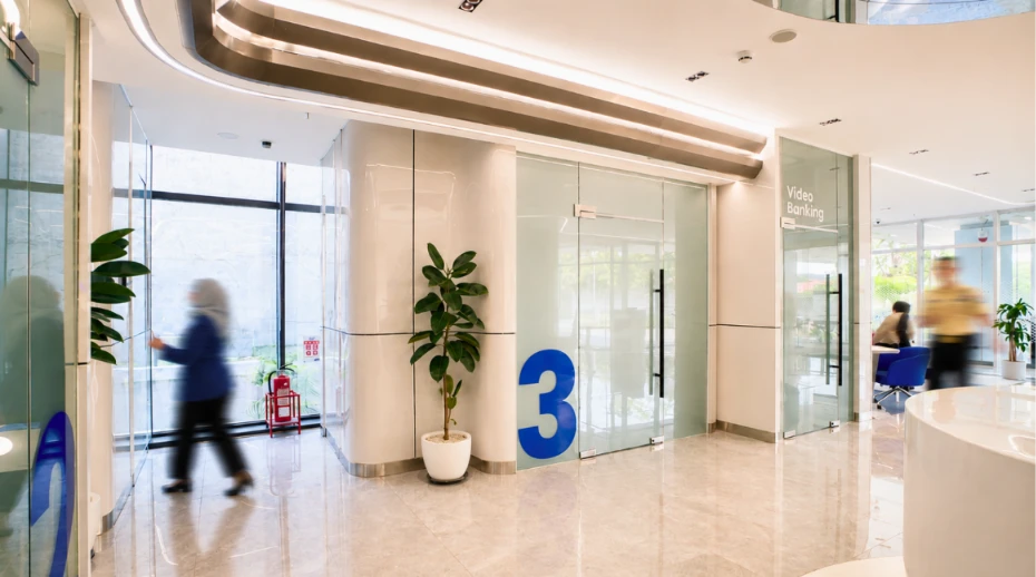 Cahaya, Material, dan Warna: Membangun Atmosfer Ruang – Dynamic Spatial Experience: Membaca Interior BTN Kebon Jeruk dari Perspektif