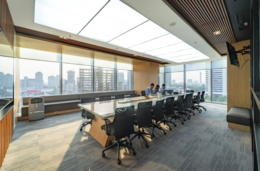 Cahaya sebagai Bagian dari Atmosfer – Interior Conference Room: Menyusun DNA Desain dari Ruang Diskusi