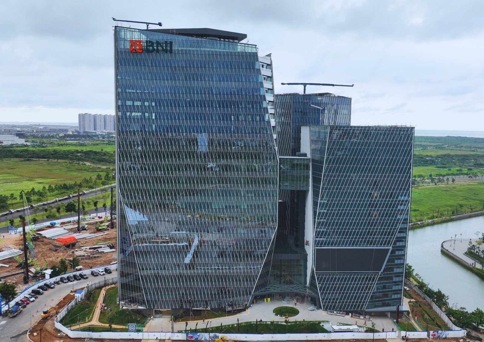 BNI Emerald Tower PIK 2