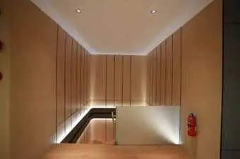 Kesederhanaan yang Elegan dalam Desain Kantor Sushi Tei oleh Alien DC