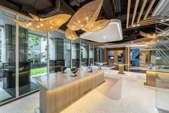 Eksplorasi Desain Interior Banking Hall di Jakarta: Kreasi Modern dari Mandiri hingga Amar Bank