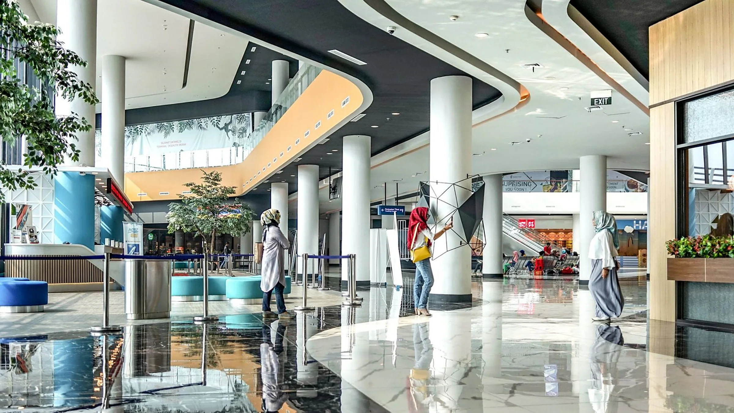 Merak Executive Port, detail 1